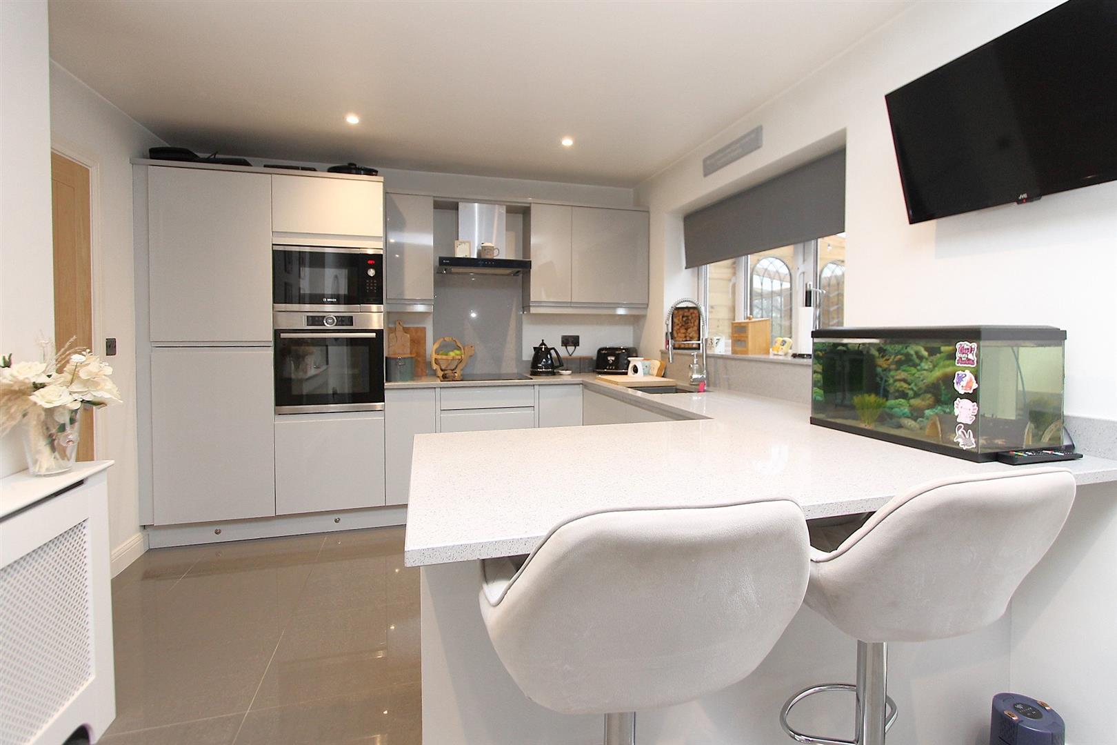 4 bed property in Shrubbery Gardens, Kidderminster